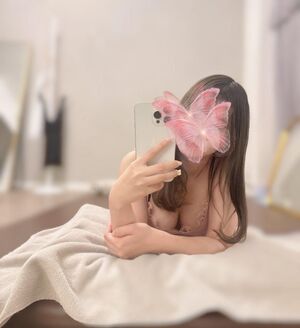 さなの隣空いてるよ♡