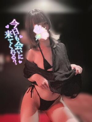 服をこうして…
